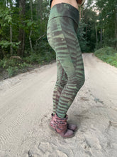 Load image into Gallery viewer, New Moon Leggings