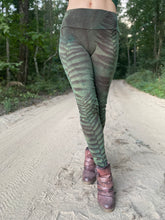 Load image into Gallery viewer, New Moon Leggings