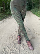 Load image into Gallery viewer, New Moon Leggings