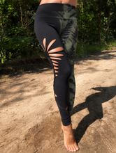 Load image into Gallery viewer, Crater Leggings