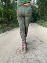 Load image into Gallery viewer, New Moon Leggings