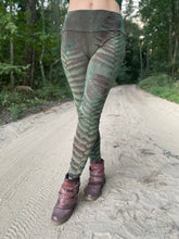 Load image into Gallery viewer, New Moon Leggings