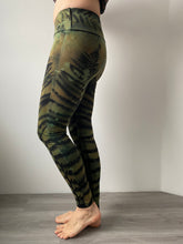 Load image into Gallery viewer, Betria Leggings