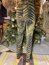 Load image into Gallery viewer, Black Fern Warm Leggings