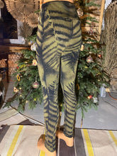 Load image into Gallery viewer, Black Fern Warm Leggings