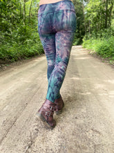 Load image into Gallery viewer, Pella Leggings
