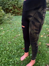 Load image into Gallery viewer, Crater Leggings
