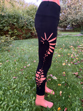 Load image into Gallery viewer, Crater Leggings
