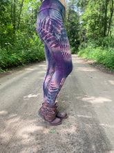 Load image into Gallery viewer, Lacerta Leggings
